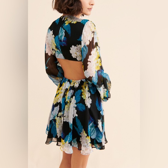 Wild Frontiers Mini Dress‎ - Picture 2 of 8